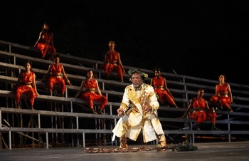 Andr&eacute; De Shields and the Chorus